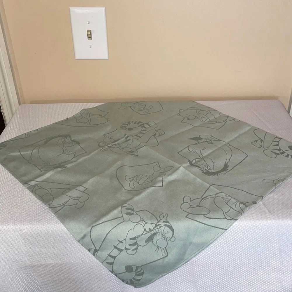 Disney table linen centerpiece decorative Winnie the Pooh light green
